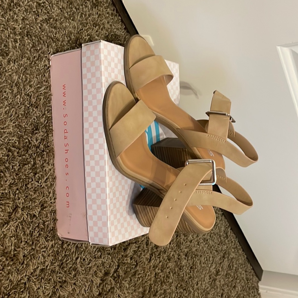 Light tan sandal